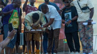 Jonathan ‘Worldwide’ Tetteh signs a rematch contract against Seth ‘Freezy Macbones’ Gyimah